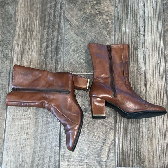 Vintage Goloboots in mid calf brown leather, 2.5”heel - Picture 2 of 9